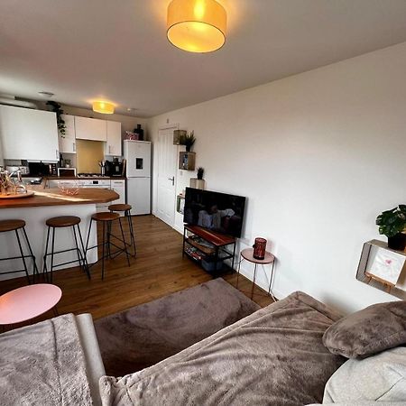 Two Bedroom Apartment In Barry-Close To Beach Kültér fotó