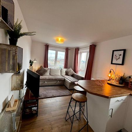 Two Bedroom Apartment In Barry-Close To Beach Kültér fotó