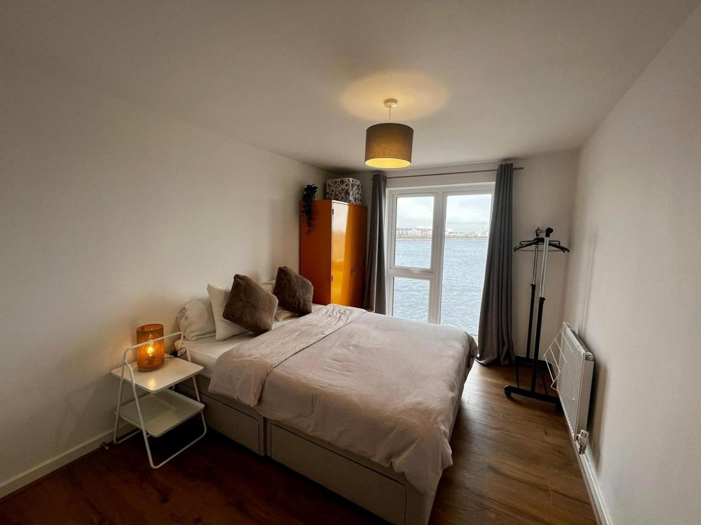 Two Bedroom Apartment In Barry-Close To Beach Kültér fotó