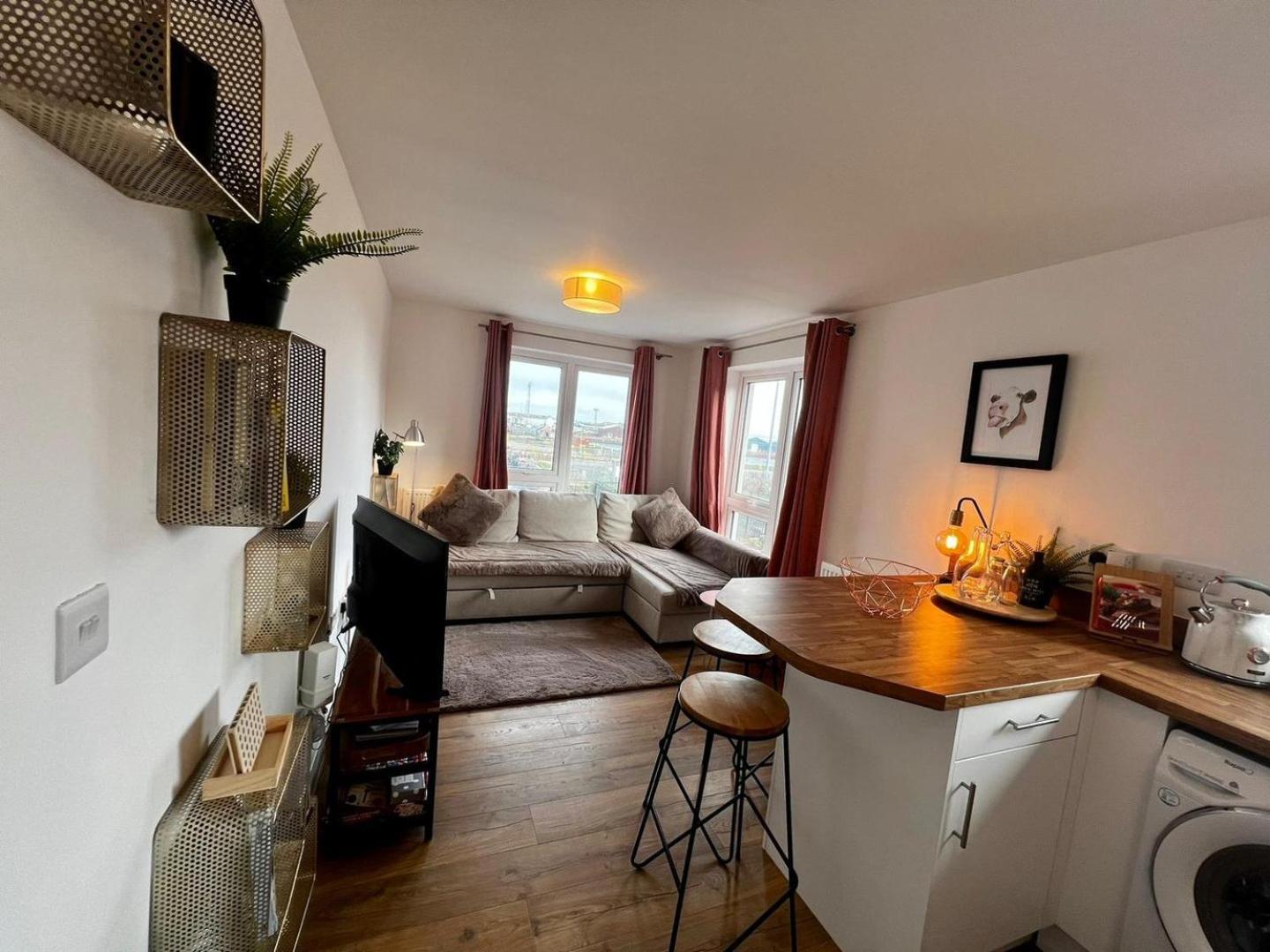 Two Bedroom Apartment In Barry-Close To Beach Kültér fotó